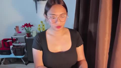 Snapshot of loveyoureign06 chatting on 01.12.26 Ryn online show from 01.12.26