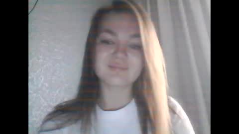 Snapshot of loviesimone chatting on 09.27.25 loviesimone online show from 09.27.25