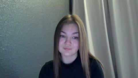 Snapshot of loviesimone chatting on 10.06.25 loviesimone online show from 10.06.25