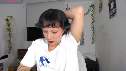 Snapshot of loving_alma chatting on 06.19.26 loving_alma online show from 06.19.26