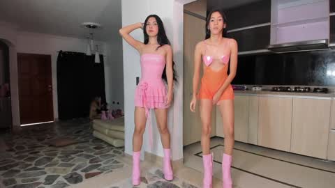 Snapshot of loving_ladies chatting on 12.26.24 Leslie Emily and New girl Sophie online show from 12.26.24