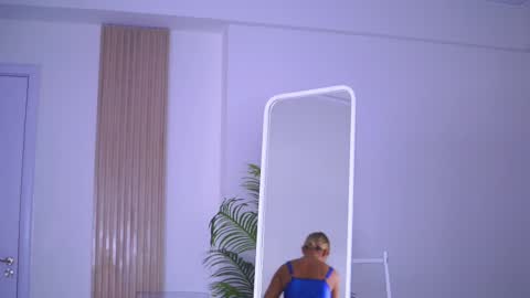 Snapshot of lovingblondie chatting on 02.09.25 Nora online show from 02.09.25