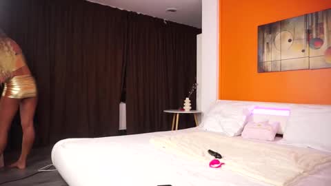 Snapshot of lovingblondie chatting on 11.22.25 Nora online show from 11.22.25