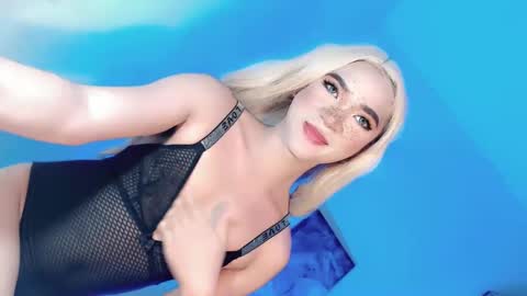 Lovingmonaru969 online show from 12.23.24