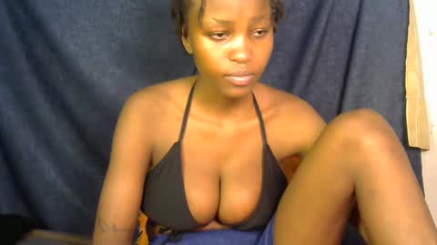 Snapshot of lovly_lastborn chatting on 09.29.25 lovly_lastborn online show from 09.29.25