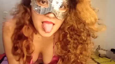 Snapshot of luanapowerful chatting on 09.09.25 luanapowerful online show from 09.09.25