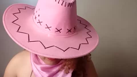 Snapshot of luanapowerful chatting on 09.18.25 luanapowerful online show from 09.18.25