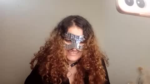 Snapshot of luanapowerful chatting on 09.25.25 luanapowerful online show from 09.25.25