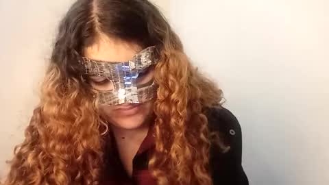 Snapshot of luanapowerful chatting on 10.26.25 luanapowerful online show from 10.26.25