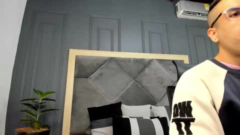 luca_morettii online show from 11.01.25