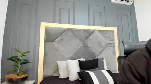 luca_morettii online show from 11.14.25