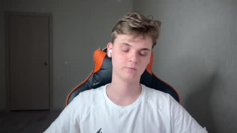 Lucas Gill online show from 01.07.25