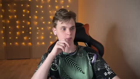 Lucas Gill online show from 01.08.25