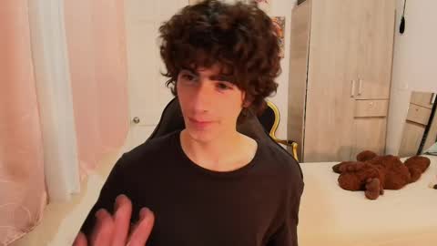 lucas_xo online show from 10.25.25