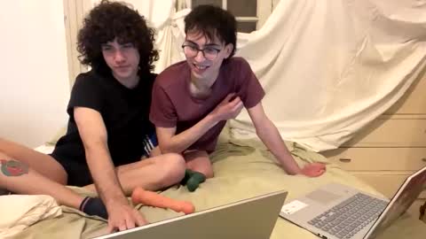 Snapshot of luccafarfalla chatting on 09.26.25 lucca online show from 09.26.25