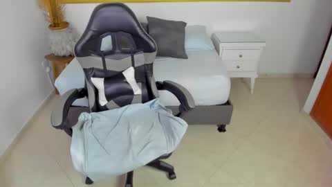 Snapshot of luccia_smith chatting on 09.29.25 L U C C I A online show from 09.29.25