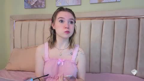 Snapshot of lucia_copper chatting on 10.29.25 lucia_copper online show from 10.29.25