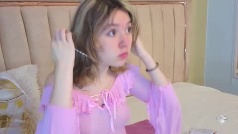 Snapshot of lucia_copper chatting on 11.16.25 lucia_copper online show from 11.16.25