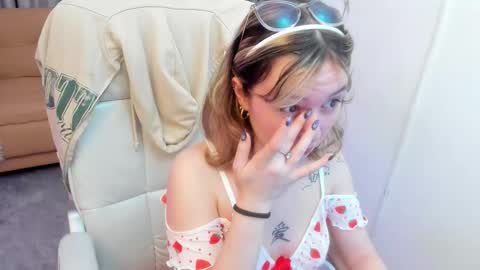 Snapshot of lucia_copper chatting on 12.03.25 lucia_copper online show from 12.03.25