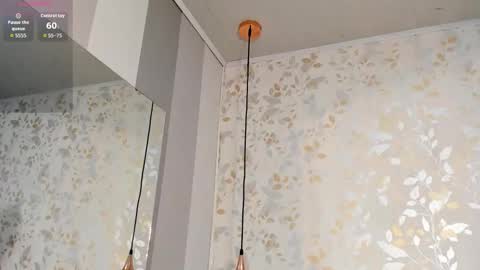 Snapshot of lucia_oregon chatting on 11.08.25 L U C I A online show from 11.08.25