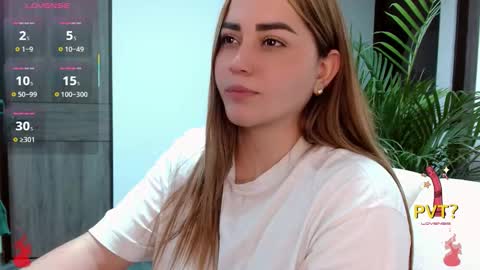 Snapshot of lucia_star_ chatting on 10.28.25 lucia star online show from 10.28.25