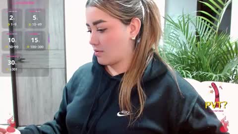 Snapshot of lucia_star_ chatting on 11.07.25 lucia star online show from 11.07.25