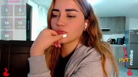 Snapshot of lucia_star_ chatting on 11.16.25 lucia star online show from 11.16.25