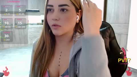 Snapshot of lucia_star_ chatting on 12.01.25 lucia star online show from 12.01.25