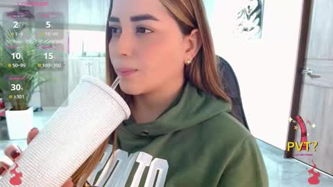 Snapshot of lucia_star_ chatting on 12.02.25 lucia star online show from 12.02.25