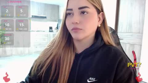 Snapshot of lucia_star_ chatting on 12.05.25 lucia star online show from 12.05.25