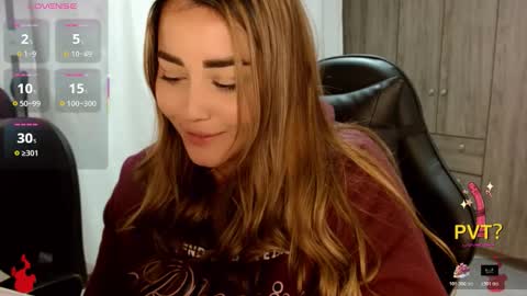 Snapshot of lucia_star_ chatting on 12.20.25 lucia star online show from 12.20.25