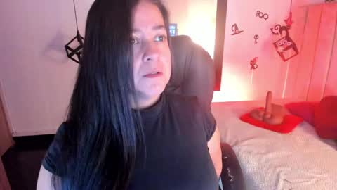 Lucia Vonne online show from 10.16.25