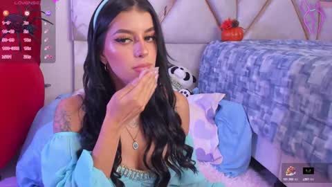 LuciaJhonnes online show from 10.09.25