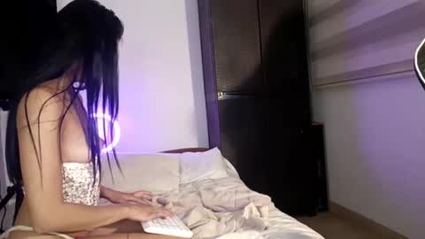 luciamoretti1 online show from 10.26.25