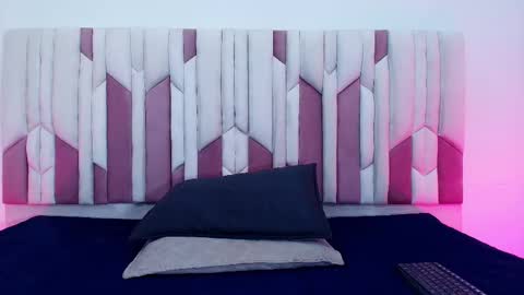 instagram luciana417  online show from 09.23.25