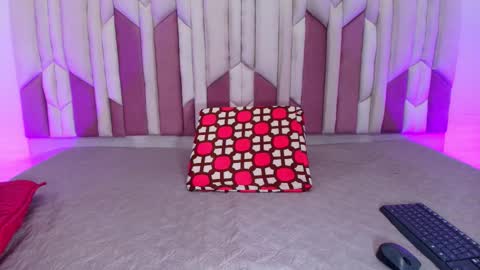 instagram luciana417  online show from 10.16.25