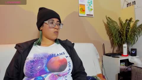 Snapshot of lucianacapisce chatting on 10.18.25 Dani 3 online show from 10.18.25