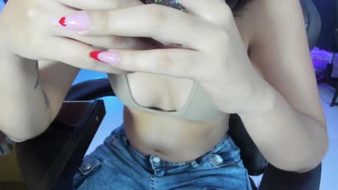 Snapshot of lucianacarter chatting on 02.01.25 online show from 02.01.25