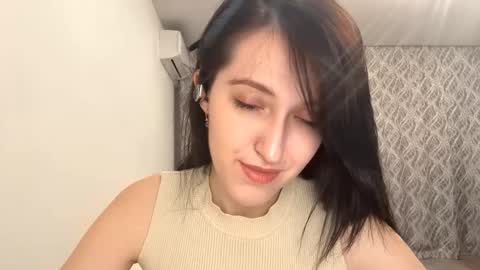 Snapshot of lucibeveridge chatting on 11.02.25 Mary online show from 11.02.25