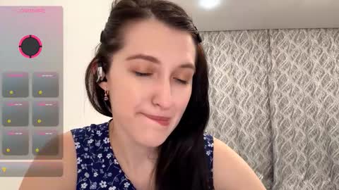 Snapshot of lucibeveridge chatting on 11.07.25 Mary online show from 11.07.25