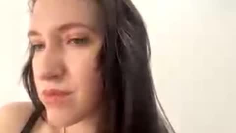 Snapshot of lucibeveridge chatting on 11.11.25 Mary online show from 11.11.25