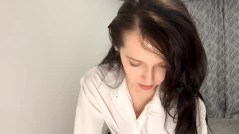 Snapshot of lucibeveridge chatting on 12.15.25 Mary online show from 12.15.25