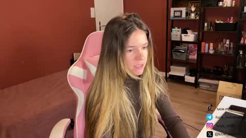 Snapshot of lucie_hot chatting on 01.31.25 Lucie hot follow me on online show from 01.31.25