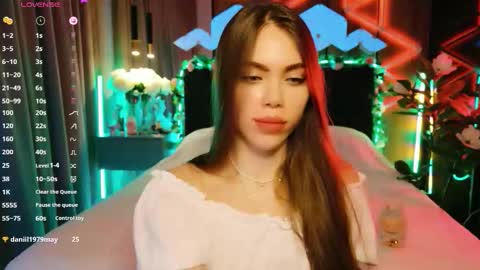 Snapshot of lucifiella chatting on 09.18.25 MimiFors online show from 09.18.25