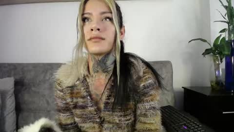 Snapshot of luciiana_lol chatting on 04.24.26 luciiana online show from 04.24.26
