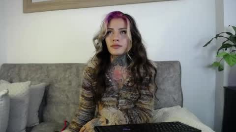 Snapshot of luciiana_lol chatting on 05.13.26 luciiana online show from 05.13.26