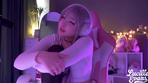 Snapshot of lucille_evans chatting on 04.27.26 Lucy UwU online show from 04.27.26