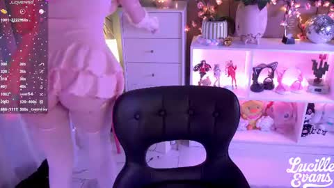 Snapshot of lucille_evans chatting on 06.18.26 Lucy UwU online show from 06.18.26