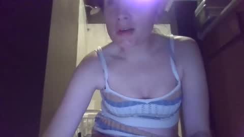 Snapshot of luckmoneylove1012 chatting on 12.16.24 prettybaby1012 online show from 12.16.24