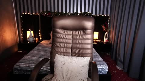 Snapshot of lucky_rita chatting on 12.22.24 Lucky Rita online show from 12.22.24